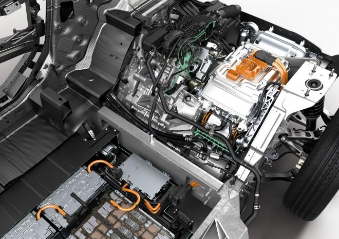 BMW i3 // De elektromotor wordt vergezeld door een 650 cc-motor die zorgt voor een extra actieradius van 100 km/u. 
