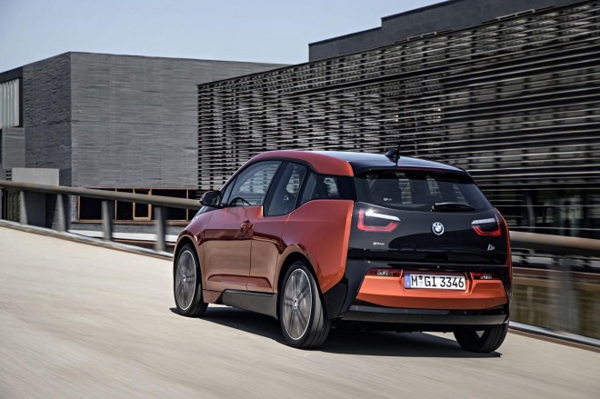 BMW i3 // 30.000 Euro klingt nach viel, macht sich aber durch Einsparungen beim „Energie“-Verbrauch bezahlt