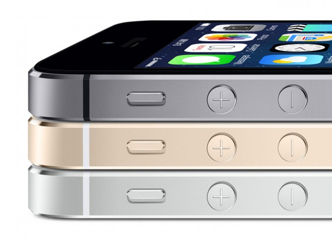 Farveudvalg af iPhone 5S - guld, sølv og grå. 