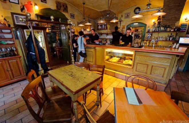 La familiarità di un caffè in stile country francese. Foto: “Visita Lubiana
