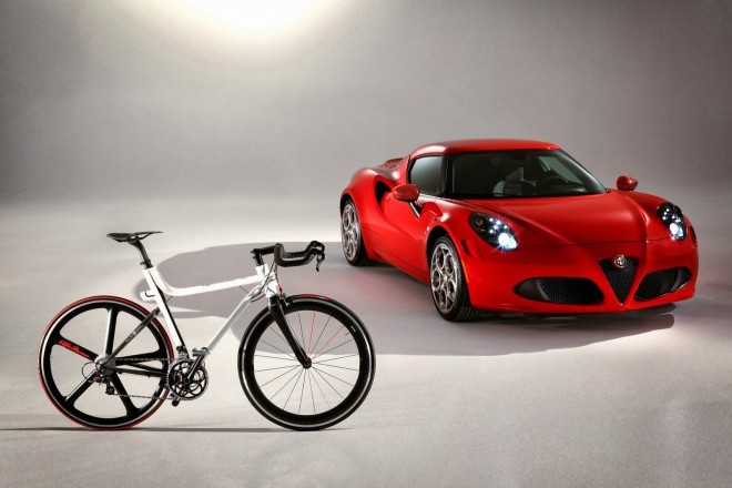 Rdeča strast na dveh kolesih. Foto: Compagnia Ducale.