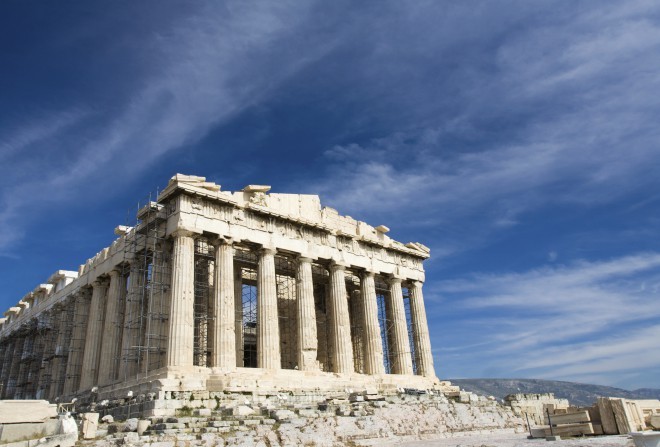 Najkrajšou časťou aténskej Akropoly je Parthenon, chrám zasvätený bohyni Aténe, ktorý je považovaný za najznámejšie dielo gréckej architektúry.