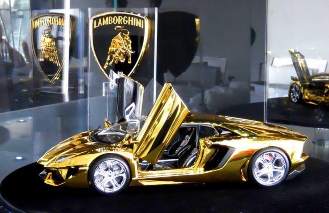 Golden Lamborghini 