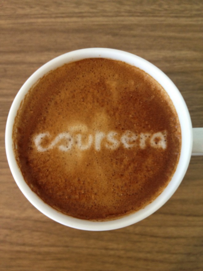 O Coursera oferece gratuitamente mais de 600 cursos em inglês de universidades de renome mundial.