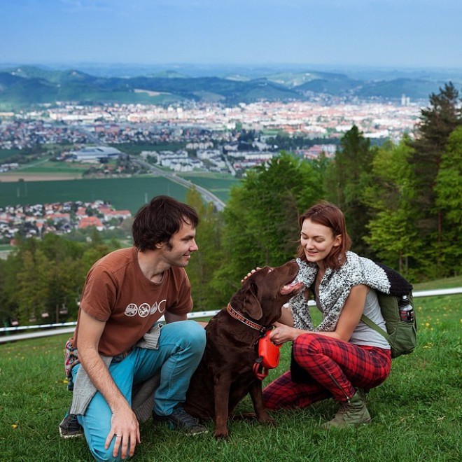 Ilja, Natalia in njun pasji prijatelj v Mariboru.