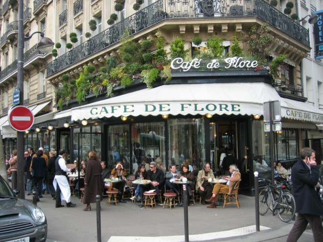 Café de Flore는 진정한 파리지엥의 보석입니다.