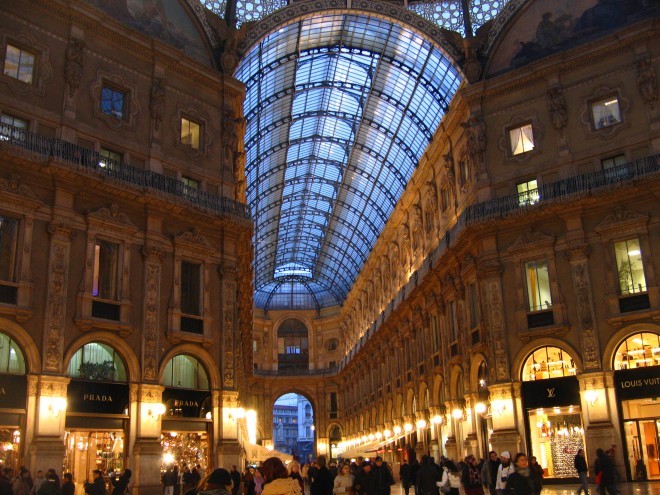 Galleria Vittorio Emanuele II v modnem Milanu.