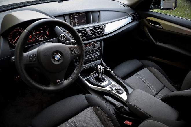 The interior is typical of this Bavarian brand, the materials have improved over the years, and the shortcomings have disappeared. It is true, however, that the recently introduced series 2 active tourer has a much more modern interior, which can tip the scales in favor of the latter for many. 