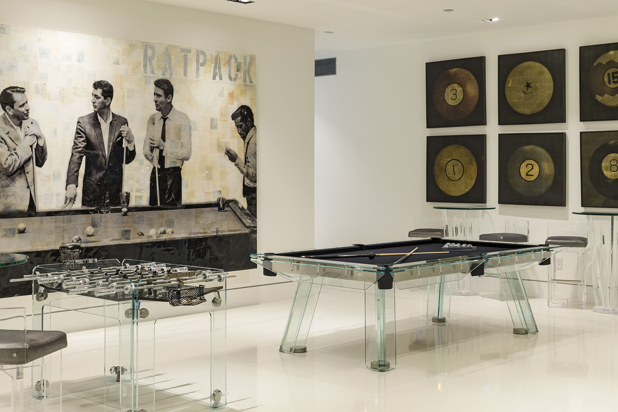 A pool table should not be missing in any luxurious villa.
