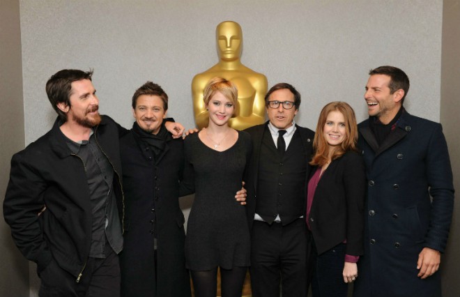 Joyn näyttelijät, mukaan lukien Jennifer Lawrence, Bradley Cooper ja Robert De Niro.
