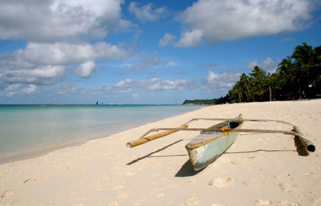 7. Biała Plaża – Boracay, Filipiny