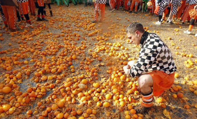 Battle of Oranges, Italy