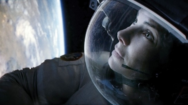 Sandra Bullock w filmie Grawitacja.