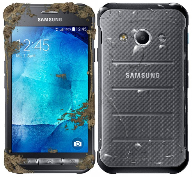 Smartfon Samsung Xcover 3 nie przetrwa ani błota, ani wody.