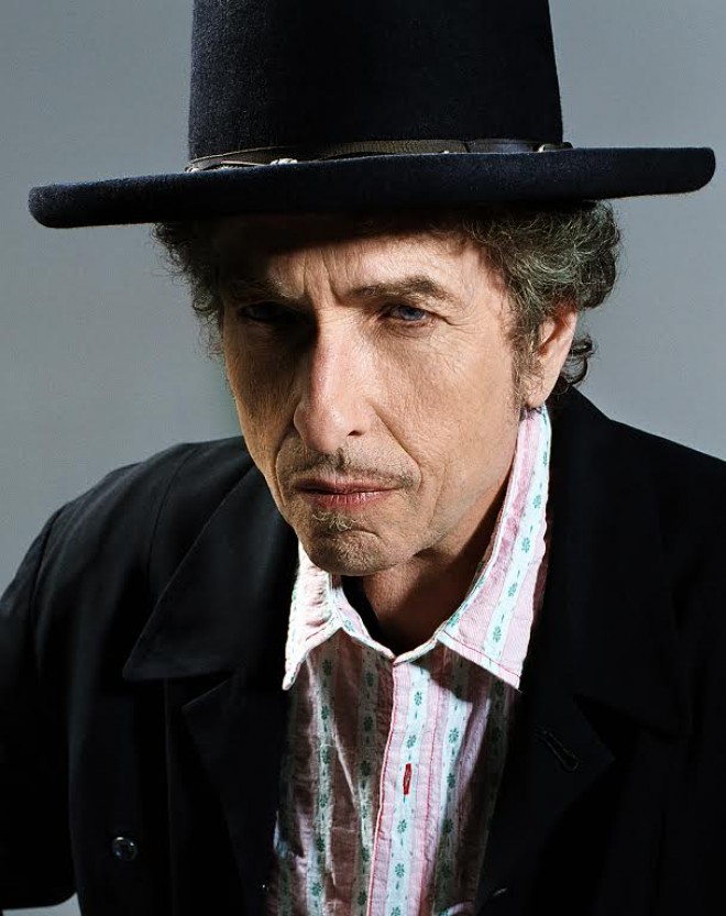 Bob Dylan ima za sabo kar 36 studijskih albumov in preko 120 milijonov prodanih plošč.
