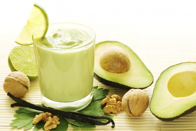 Kermainen avokado smoothie.