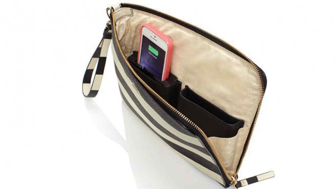 En Kate Spade x Everpurse taske, hvori vi kan oplade vores iPhone på et lille batteri.