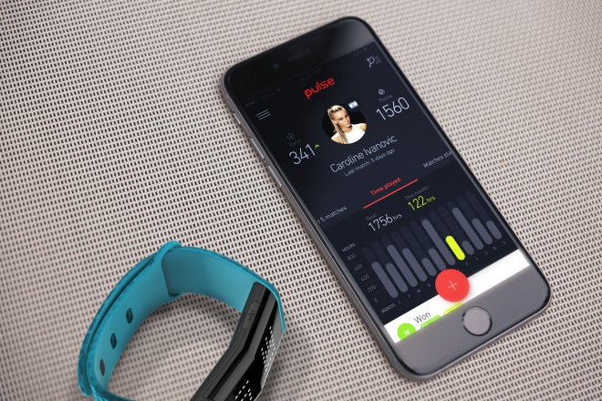 Pulse Play 智能手环专为网球运动员而设计。