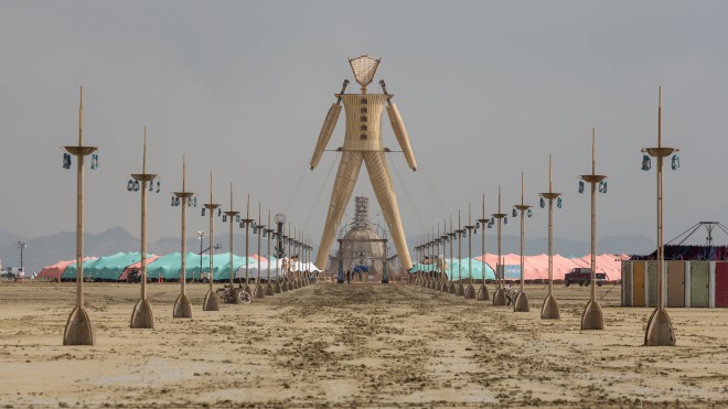 O festival Burning Man começou sua jornada em 1986 em Baker Beach, em San Francisco, mas hoje está no meio do deserto de Nevada.