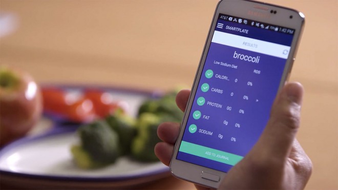 Pametni krožnik SmartPlate delije v navezi s pametnim telefonom in pripadajočo aplikacijo.
