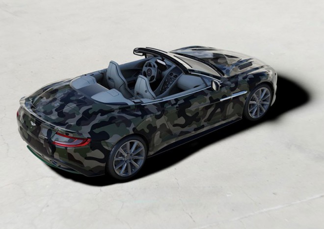 Aston Martin Vanquish Volante in Militärfarbe.