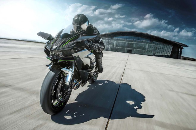 Kawasaki H2R – 300 Pferde und unglaubliche Zahlen. Wird es ihm gelingen, die Supersportwagen zu „reduzieren“?!