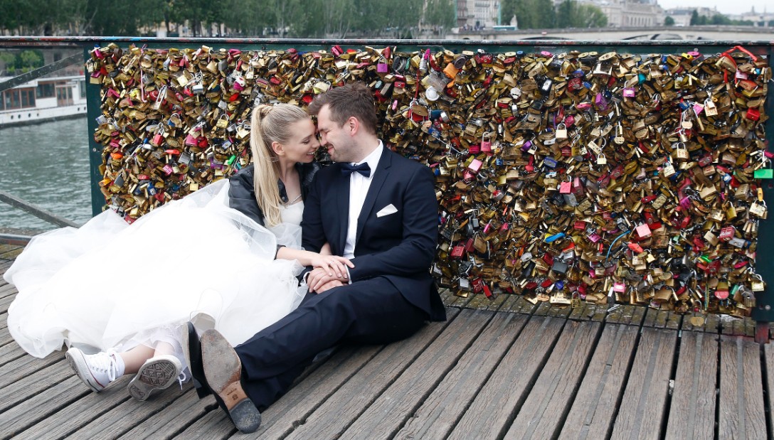 Die Brücke der Liebe in Paris bleibt ohne ihre berühmten Schlösser