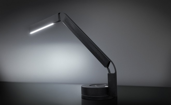 Namizna svetilka Fade Task Light prinaša ves spekter naravne svetlobe.