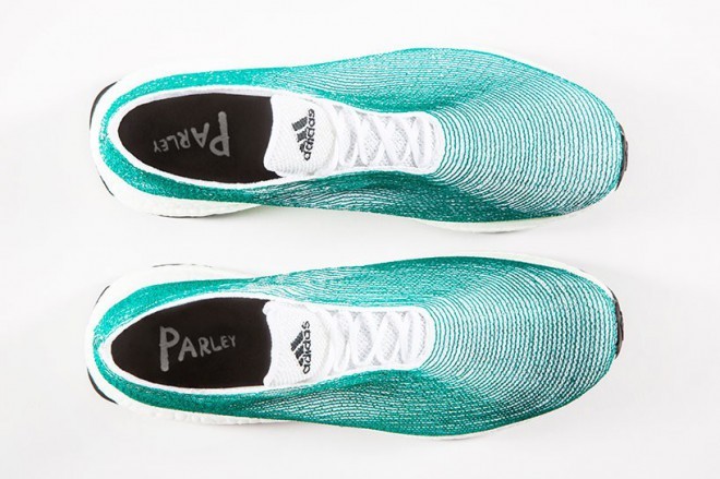Sneakersy Adidas wykonane z włókien pochodzących z sieci rybackich i pochodzących z recyklingu odpadów morskich.