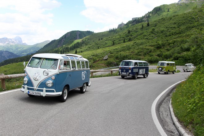Il furgone Volkswagen fu subito amato dai surfisti negli anni '60, perché potevano caricare le loro tavole e raggiungere spiagge lontane.