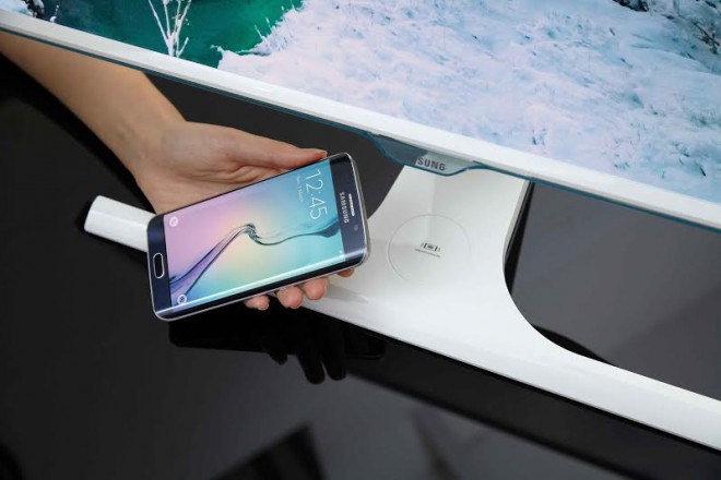Zaslon Samsung SE370 še bolj zbliža današnje nepogrešljive naprave.