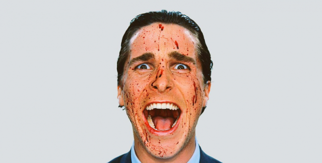 Anche nell'ufficio di Christian Bale è solo un altro giorno di omicidi. 