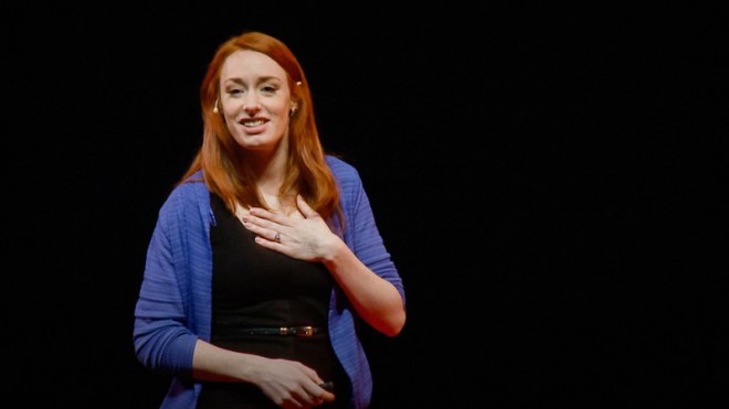 Hannah Fry med govorom o matematiki ljubezni (izdala je tudi knjigo na to temo: The Mathematics of Love).