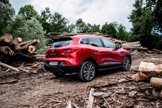 The 4WD drive of the new Kadjar easily pulls it out of any mud! 