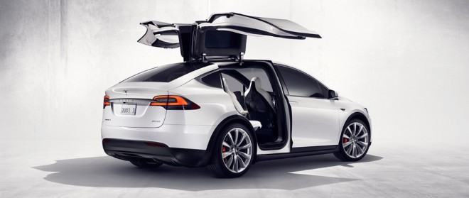 O Tesla Model X não deixou cair a porta traseira no caminho do conceito à produção, como gosta de fazer.