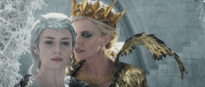 Charlize Theron a Emily Blunt ako sestry vo filme The Huntsman: Winter's War.