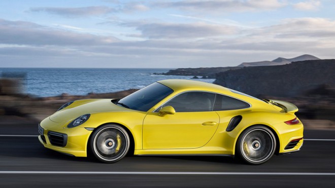 Tudi novi Porsche 911 turbo je usodno privlačen.