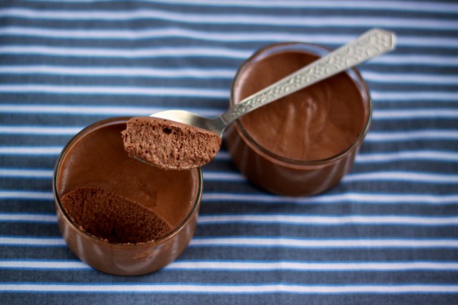 Čokoladni mousse iz iz ene samcate sestavine je tako dober kot tisti, ki zahteva precej več sestavin in kuharskega znanja.