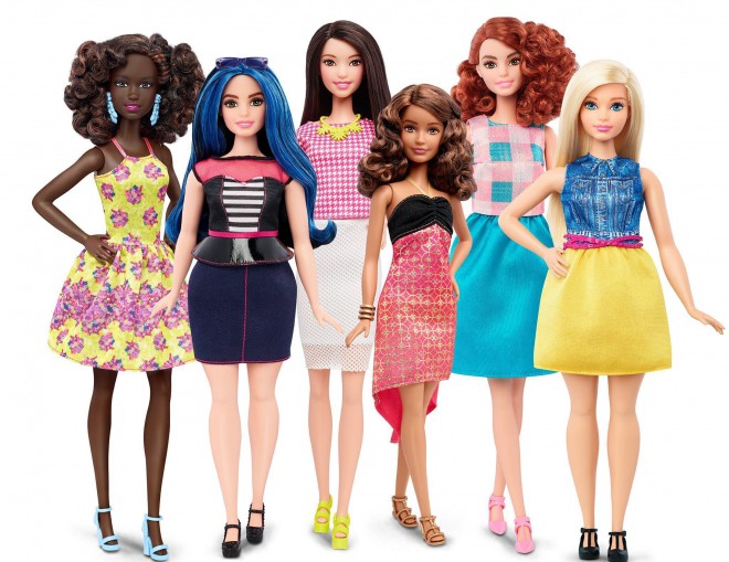 Barbie-perhe on kasvanut kolmella uudella jäsenellä, joiden mittasuhteet ovat realistiset