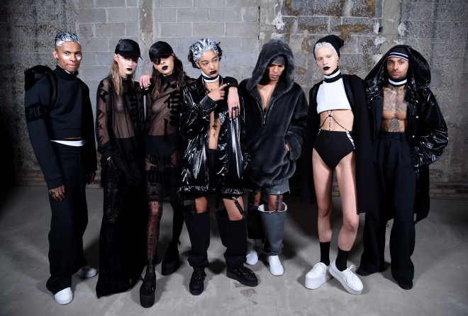 Mallit, jotka kävelivät catwalkilla Rihannan Fenty X Puma -malliston vaatteissa ja kengissä.