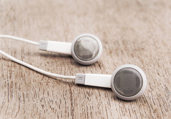 Apple-Kopfhörer haben einen abnehmbaren Silikonring, den Sie separat reinigen können.