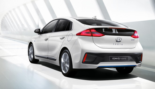 Hyundai Ioniq začrtava električno pot korejske znamke.