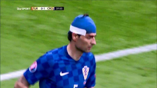 Após a partida de futebol, Čorluka disputou uma partida de pólo aquático.