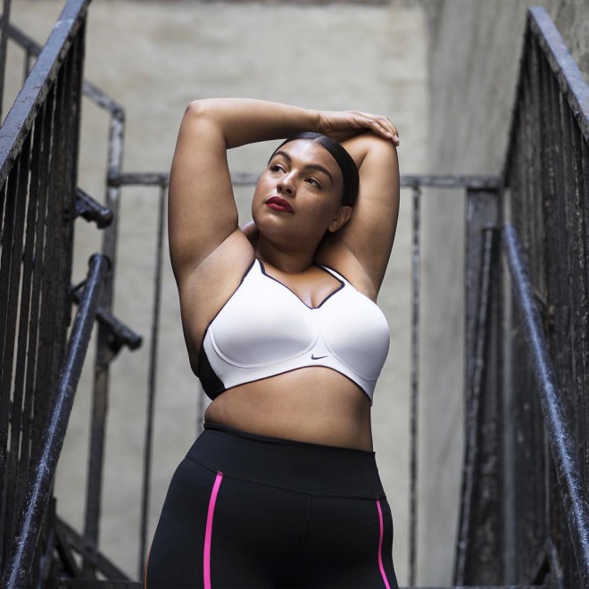 This is how Paloma Elesser poses for the new Nike sports bra.