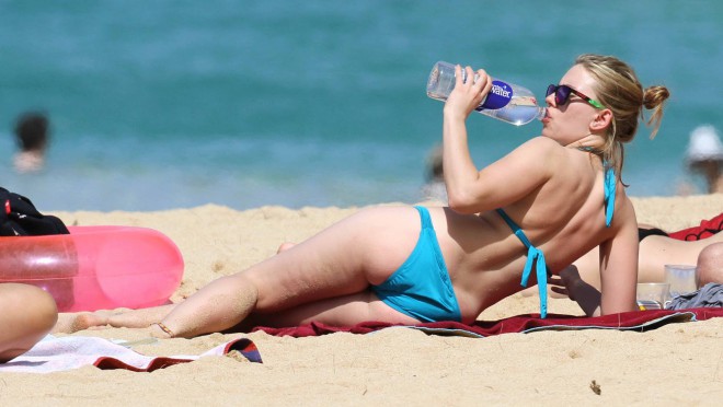Incluso las celebridades no pueden escapar de la celulitis. Scarlett Johansson está en la foto.