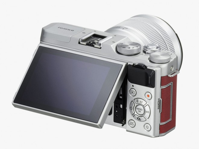 Fujifilm X-A3 je pisan na kožo selfi generaciji.