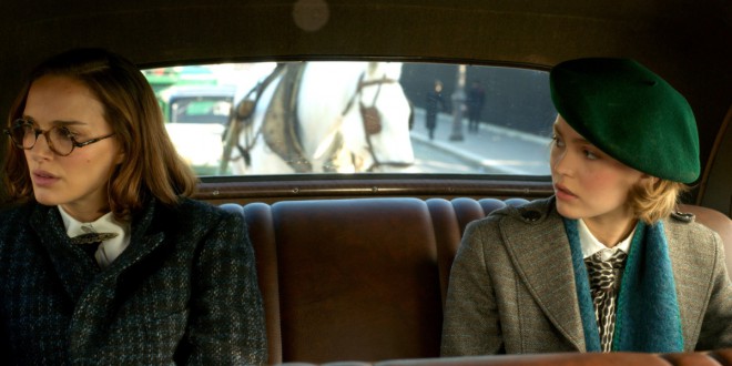 Natalie Portman in Lily-Rose Depp v filmu Planetarium.