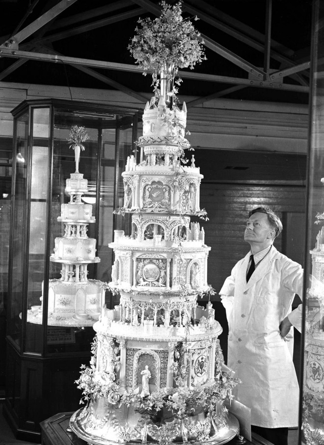 Poročna torta princa Philipa in kraljice Elizabete II.