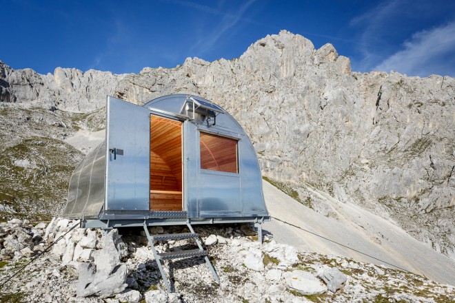 Bivak II se nachází na Jezerech, v jedné z nejkrásnějších lokalit v Julských Alpách. (foto: Anže Čokl)