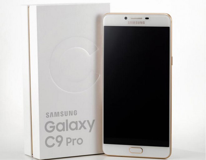 De Samsung Galaxy C9 Pro zou hier ook verkrijgbaar moeten zijn.
